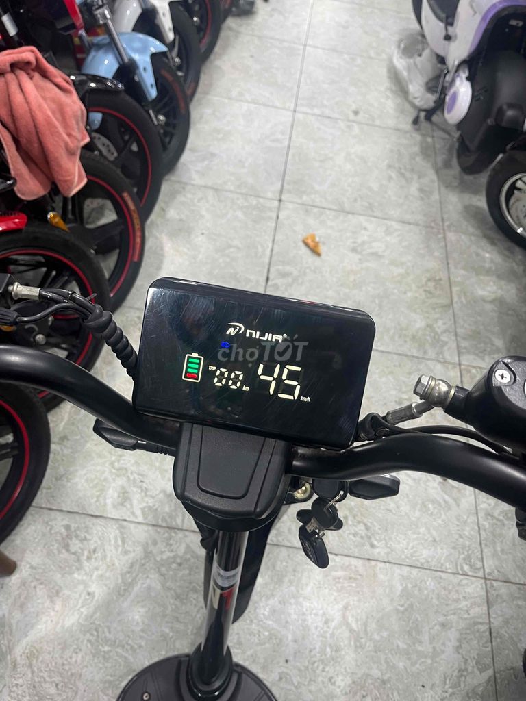 nijia bình lớn còn mới 100%. Mua bán Xe điện tại Quận 4 Tp Hồ Chí Minh được đăng bởi petter parker hình 6