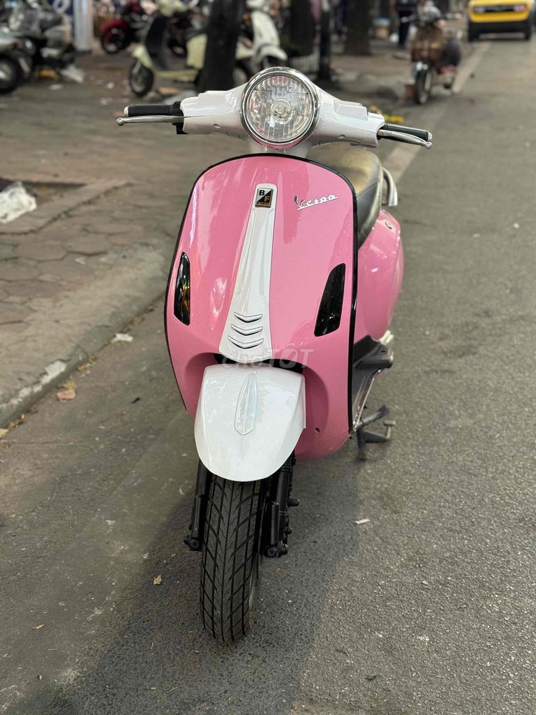 Vespa hồng baby đủ giấy tờ, bình lướt khoẻ 2k24