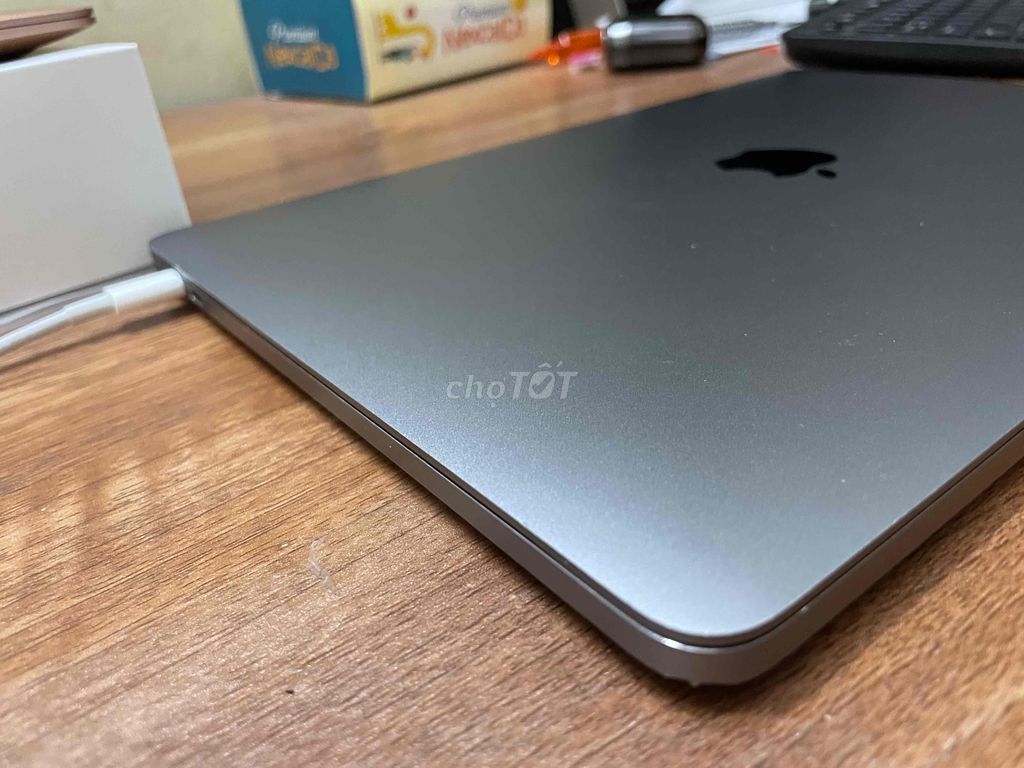 MacBook Pro 2018 13 inch 16GB/512GB