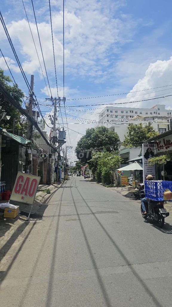 Cho thuê nhà mặt tiền kinh doanh trệt lửng . Đường số 12 trường thọ