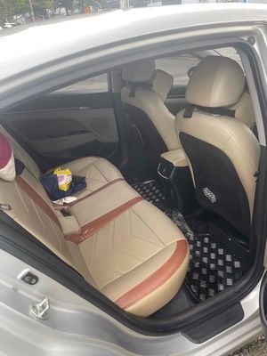 Hyundai Elantra 2017 Bạc