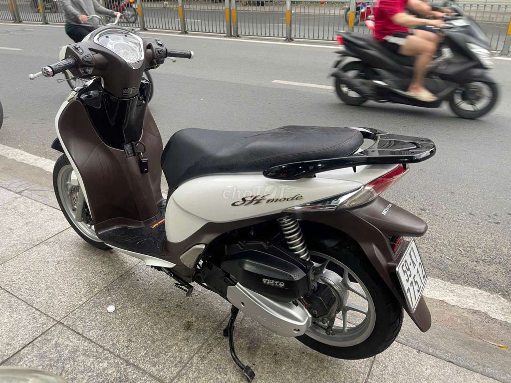 SH mode khóa smart key 2015 mới 90% Bstp chính chủ. Mua bán Xe máy tại Quận Tân Phú Tp Hồ Chí Minh được đăng bởi Tuanduy hình 2