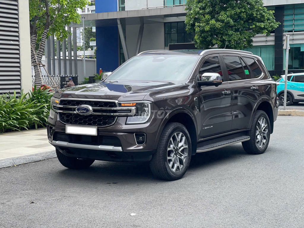 Ford Everest Titanium 4x2 AT 2024 - 5600 km. Mua bán Ô tô tại Quận Phú Nhuận Tp Hồ Chí Minh được đăng bởi Trần Hoàng Long hình 2