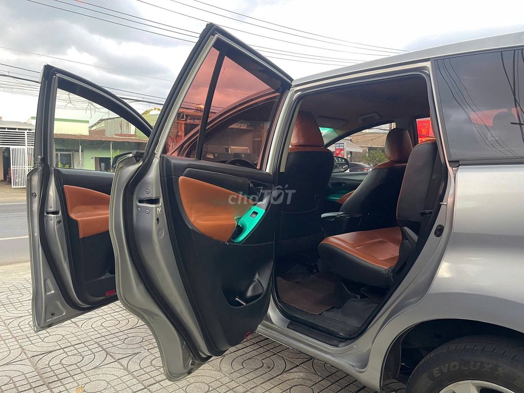 Toyota Innova 2017 2.0E chất gia đình.. Mua bán Ô tô tại Huyện Tân Phú Đồng Nai được đăng bởi Salon AUTO THÀNH TRUNG Đồng Nai hình 5