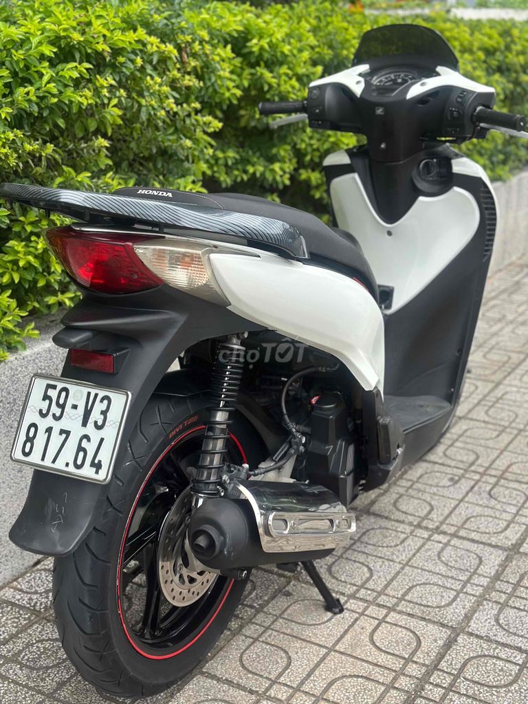 Honda SH 125i 2017 Smartkey up SH Ý Trắng BSTP 9c. Mua bán Xe máy tại Thành phố Thủ Đức Tp Hồ Chí Minh được đăng bởi Xe Máy Sơn Thủ Đức hình 5