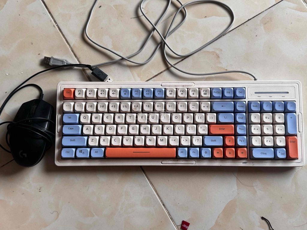 Bàn phím giả cơ , chuột Logitech 102 có LED. Mua bán Phụ kiện (Màn hình, Chuột...) tại Huyện Phong Điền Cần Thơ được đăng bởi TTK Shop hình 1