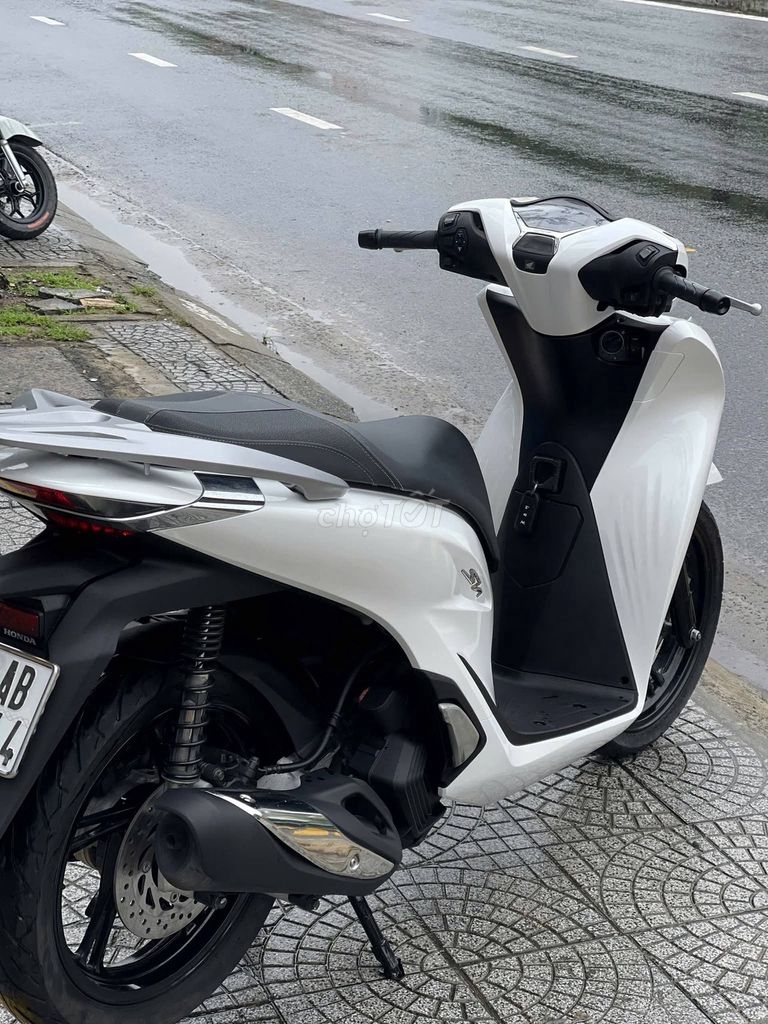 Honda SH 2021 Белый, номер 43, отличное состояние, родной тихий мотор