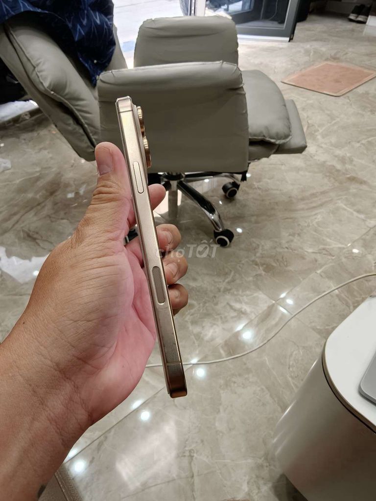 iPhone 16 Pro Max 256GB Vàng Mỹ 99%. Mua bán Điện thoại tại Quận Gò Vấp Tp Hồ Chí Minh được đăng bởi Bi Rain hình 1