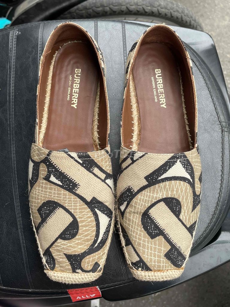 Giày lười nữ Burberry.. Mua bán Giày dép tại Quận Hà Đông Hà Nội được đăng bởi Gì Cũng Bán hình 1