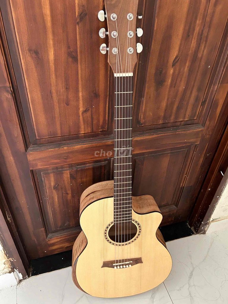 Guitar mới mua và ko có nhu cầu sử dụng nữa