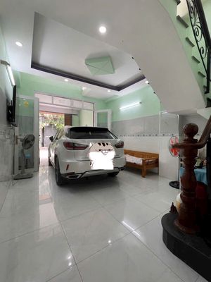 NHÀ 3 TẦNG - XE HƠI THÔNG RA CHỢ PHÚ THUẬN - P. PHÚ THUẬN - QUẬN 7 .