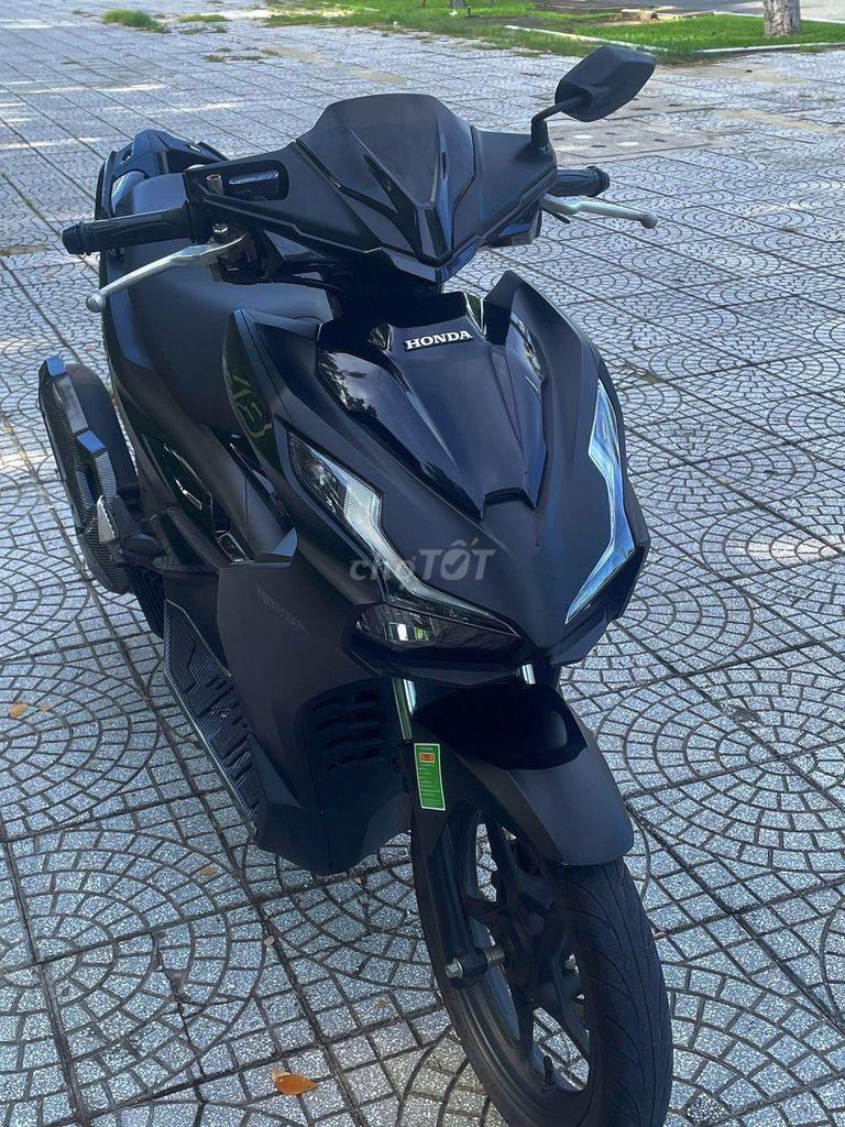 Honda Air Blade 125i 2024 черный матовый 27 000 км