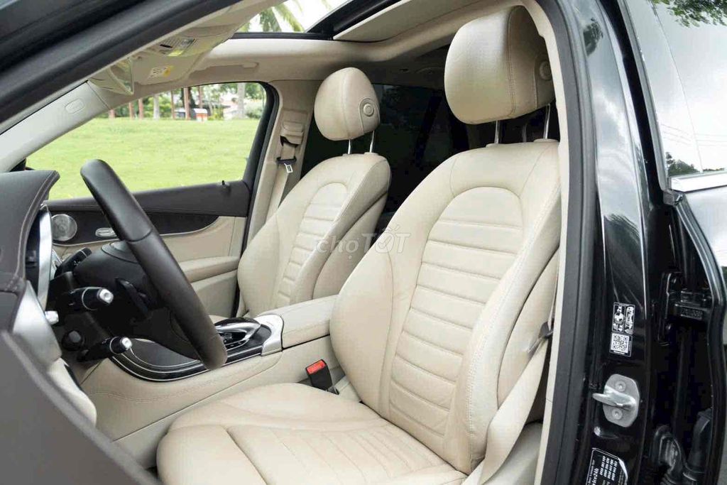 GLC300 4Matic Sx 2017 . Đen - Kem . Giá : 8xxtr. Mua bán Ô tô tại Quận 7 Tp Hồ Chí Minh được đăng bởi Thái LA Auto hình 7