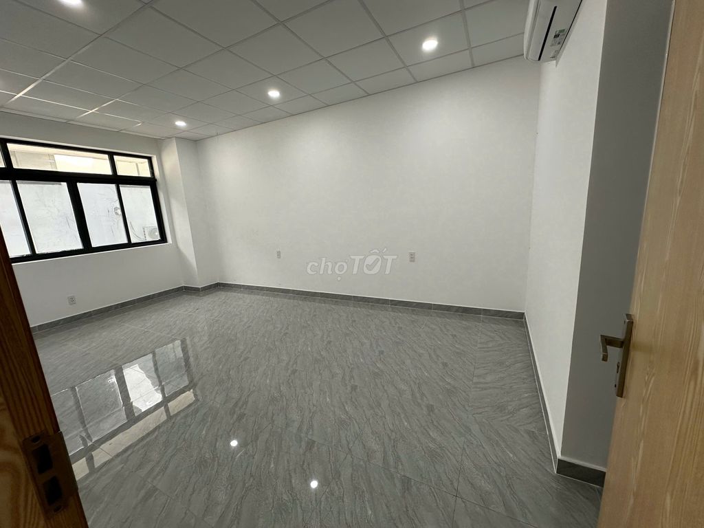 Cho thuê Văn phòng Vạn Phúc city 30m2 5TR đầy đủ máy lạnh,thang máy