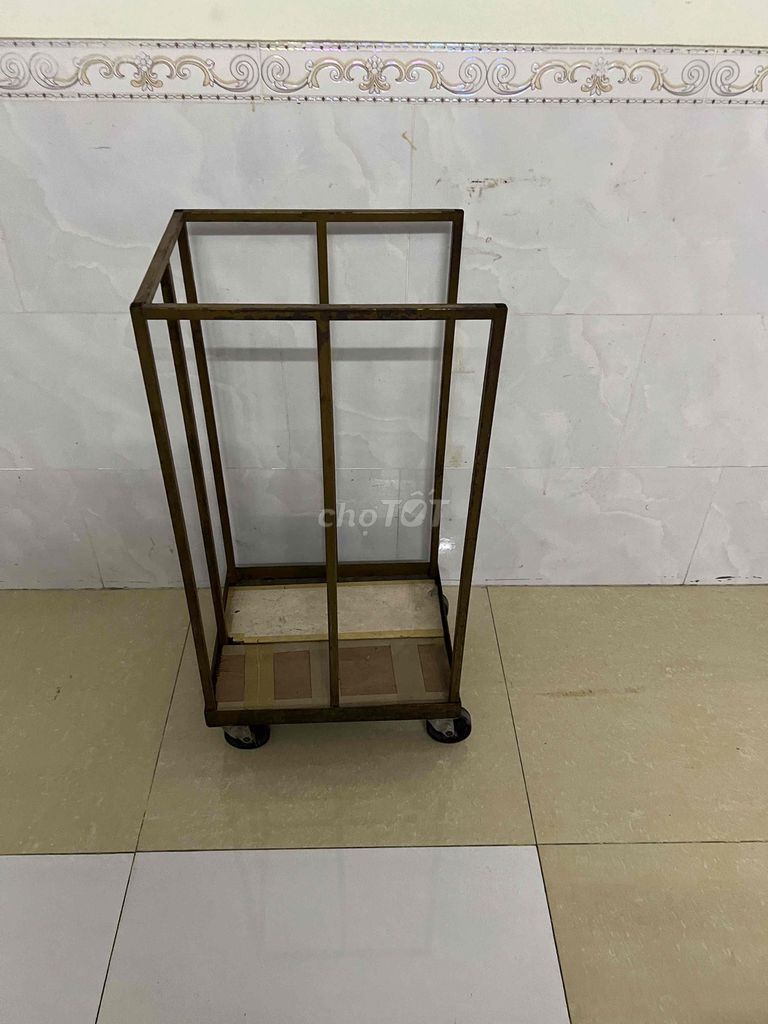 Kệ sắt có bánh xe. Mua bán Tủ, kệ gia đình tại Quận Tân Bình Tp Hồ Chí Minh được đăng bởi VonHew hình 1