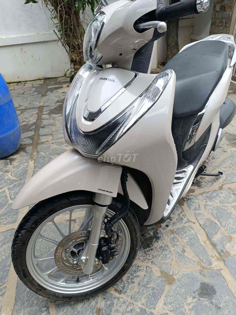 Xe SH mode Màu Kem 2021 mới 99%. Mua bán Xe máy tại Thành phố Huế Thừa Thiên Huế được đăng bởi Trần Văn Ty hình 2