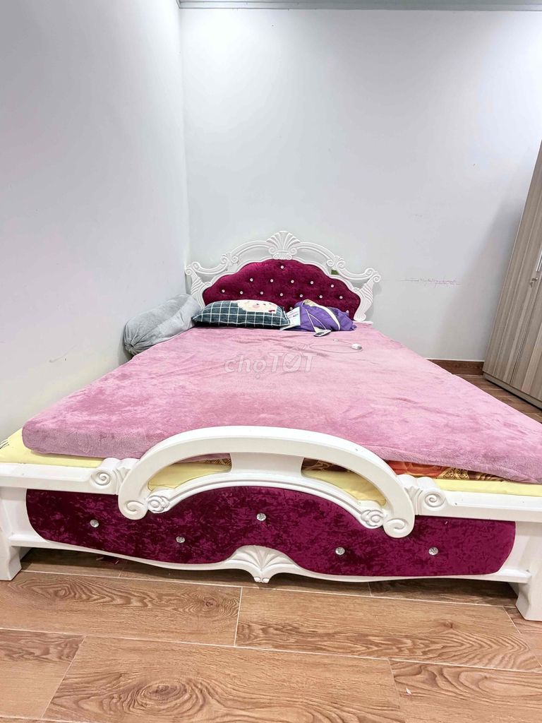 Giường Gỗ Trắng Tím Hồng Sang Trọng. Mua bán Giường, chăn ga gối nệm tại Huyện Vĩnh Cửu Đồng Nai được đăng bởi Anh thư hình 1