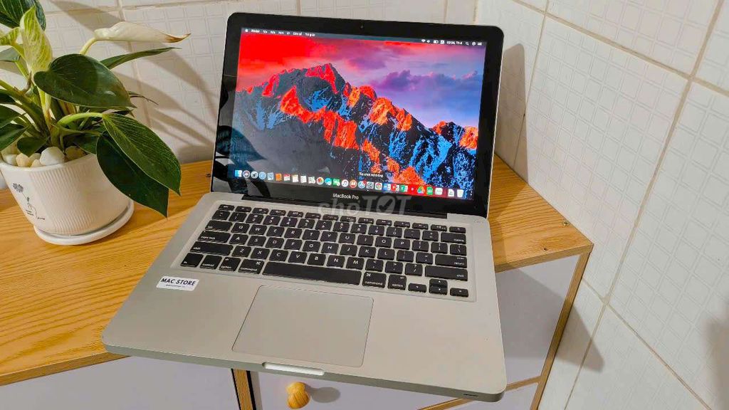 MacBook Pro 2011 8GB 128GB i5 có sạc zin pin trâu