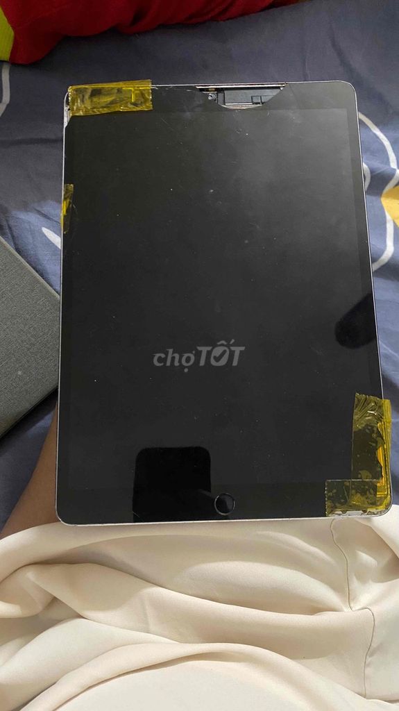 Apple iPad Pro 10.5 Xám Hư màn hình. Mua bán Máy tính bảng tại Quận 10 Tp Hồ Chí Minh được đăng bởi Chuyên Sale Hàng  hình 1