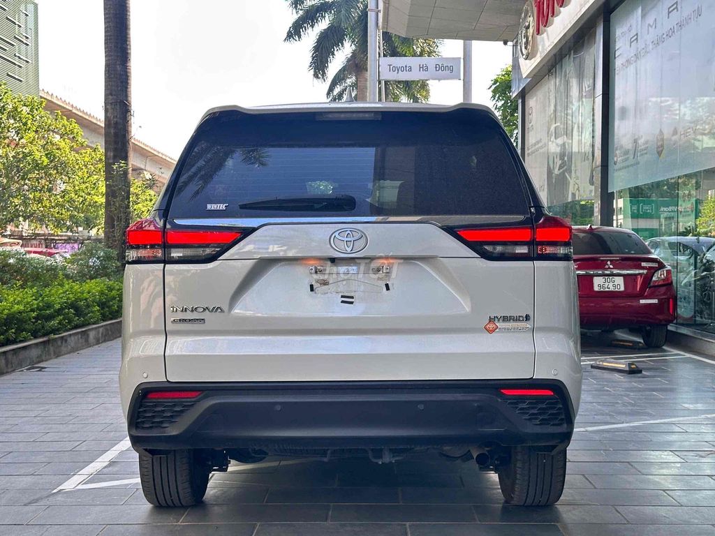 Toyota Hà Đông ban Innova Cross HEV 2024 Trắng/Nâu. Mua bán Ô tô tại Quận Hà Đông Hà Nội được đăng bởi Toyota Hà Đông Tsure hình 3