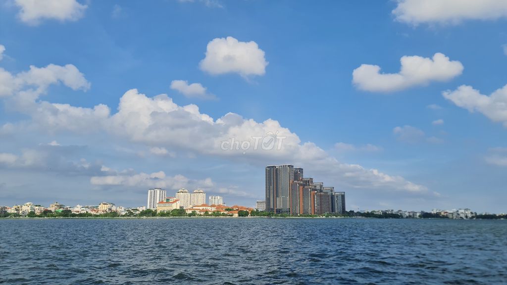 Apartment facing West Lake - 55m2 - fully furnished - 500USD