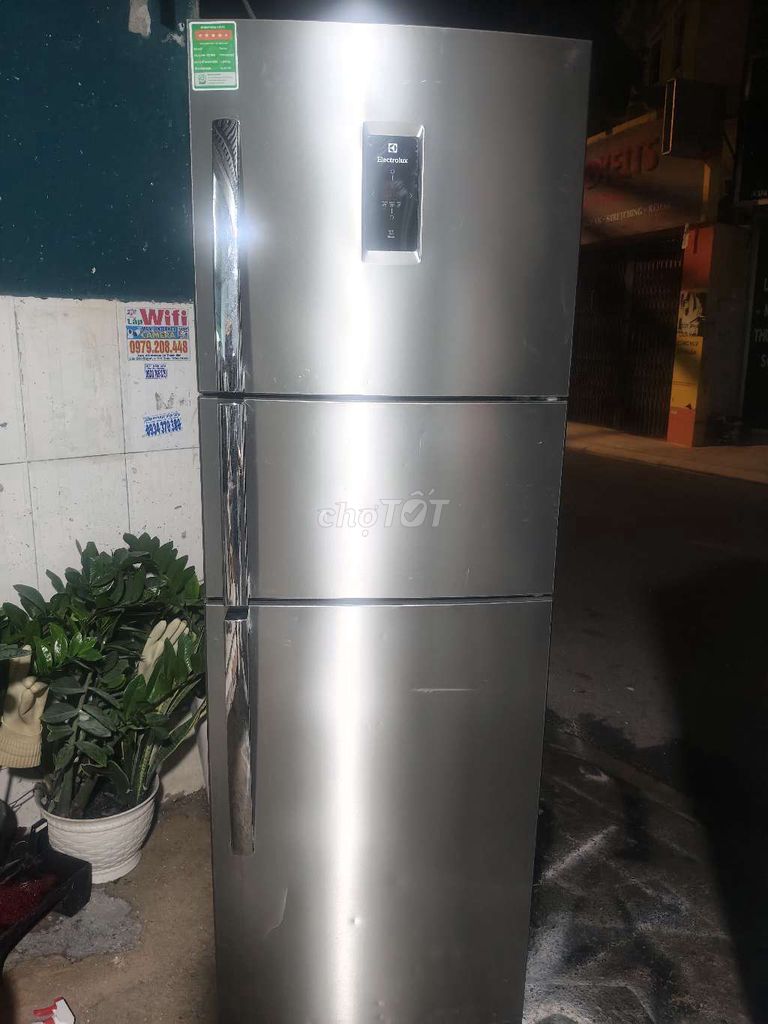 Tủ lạnh Electrolux 340L Bạc. Mua bán Tủ lạnh tại Huyện Hóc Môn Tp Hồ Chí Minh được đăng bởi long hình 1