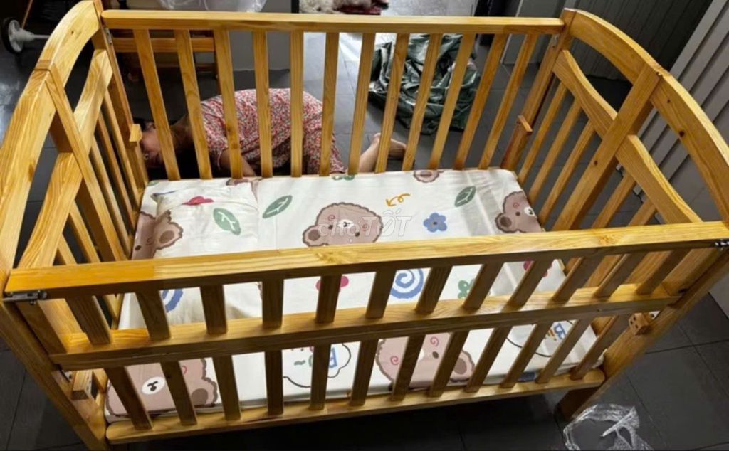 Cũi trẻ em gỗ Vàng gỗ 80x110x90cm. Mua bán Mẹ và bé tại Quận 3 Tp Hồ Chí Minh được đăng bởi Tên chưa cung cấp hình 1