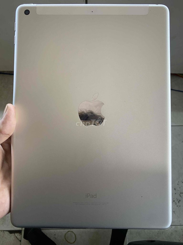 Apple iPad Gen 5 32GB Bạc. Mua bán Máy tính bảng tại Quận 12 Tp Hồ Chí Minh được đăng bởi vương bằng hình 1
