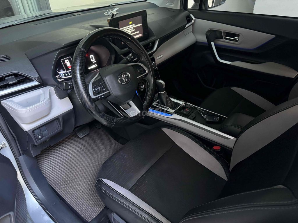 Toyota Veloz 2022 Автомат Серебристый Импортный