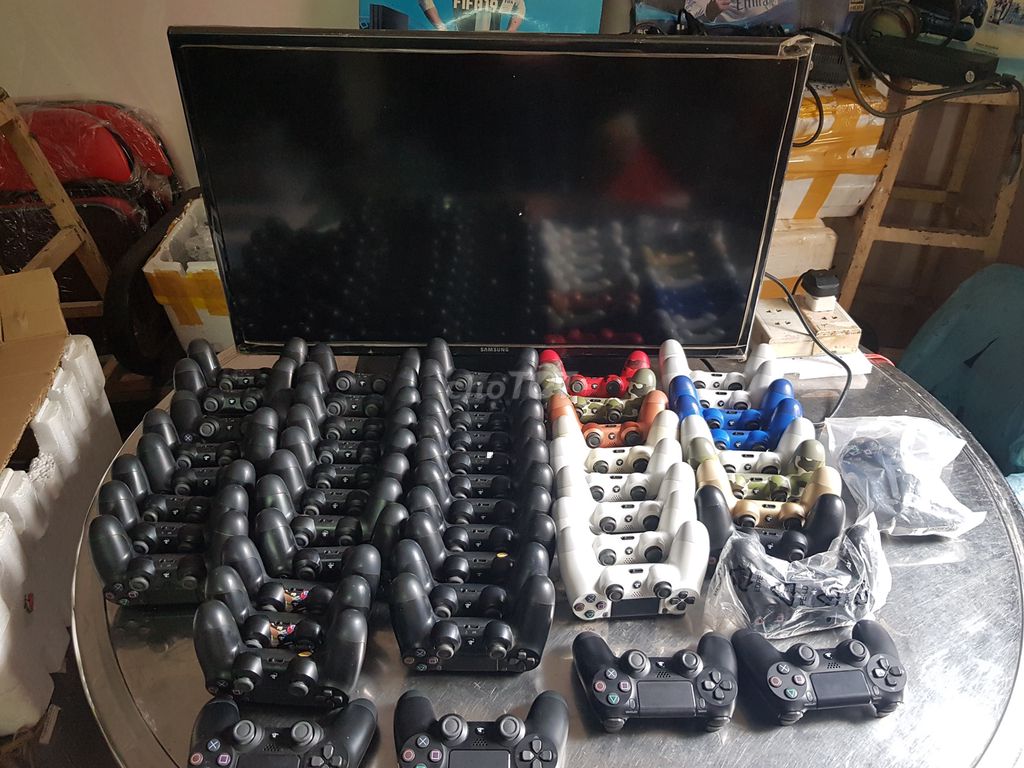 Tay cầm 4 - Ps3 chinh hảng và Ps2 - Xbox 360. Mua bán Thiết bị chơi game tại Quận Tân Phú Tp Hồ Chí Minh được đăng bởi shop như tiền hình 1