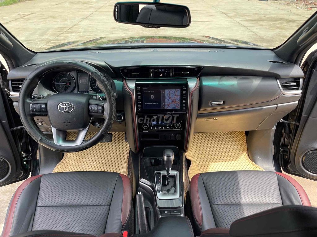 Toyota Fortuner Legender 2.4L 2021 черный 70 тыс. км как новый!