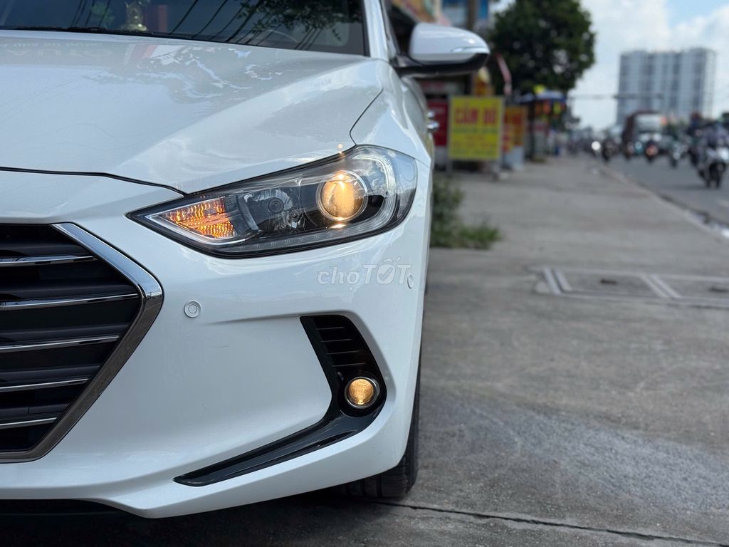 Hyundai Elantra 1.6 AT 2018 màu trắng. Mua bán Ô tô tại Thành phố Thuận An Bình Dương được đăng bởi Thắng Trần Auto hình 12