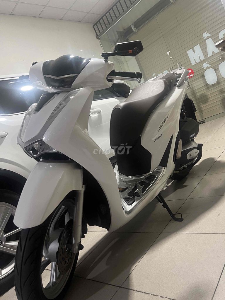 Honda SH 160i ABS màu trắng cao cấp đẹp như mới. Mua bán Xe máy tại Thành phố Biên Hòa Đồng Nai được đăng bởi Nguyenhung hình 5