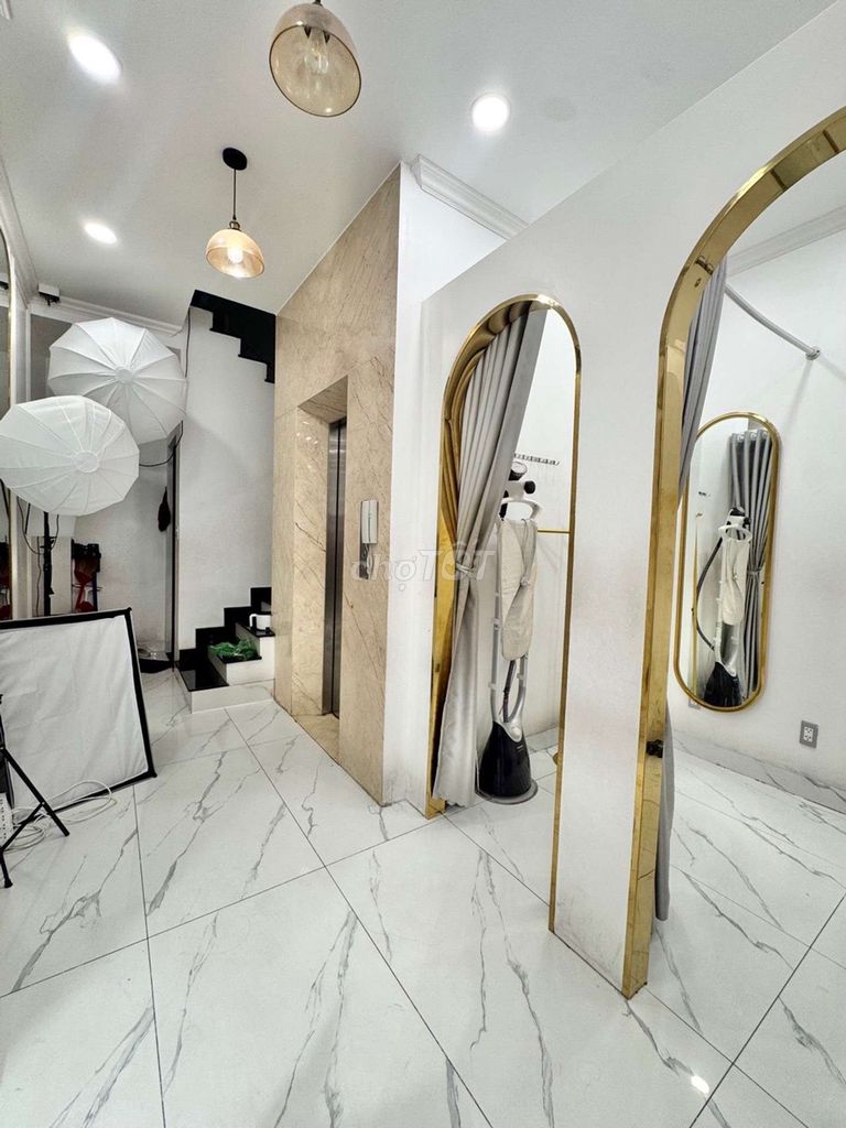 Mặt tiền Huỳnh Văn Bánh, 57m2, 5 tầng, thang máy
