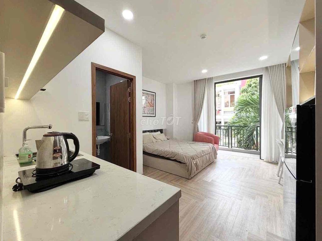 Studio Rộng 37m2 Ban Công Lớn Tại Điện Biên Phủ Gần Hutech, GTVT