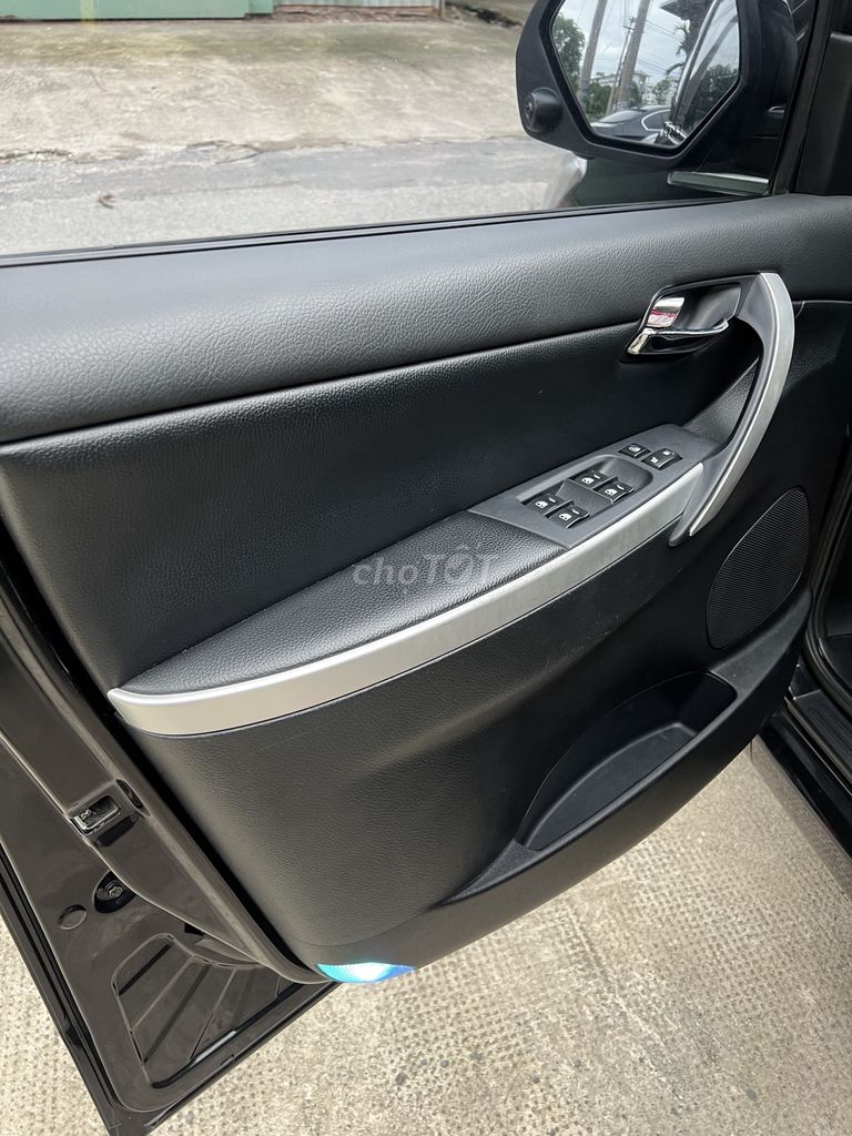 Ô tô Luxgen M7 màu đen 7 chỗ. Mua bán Ô tô tại Thành phố Thuận An Bình Dương được đăng bởi Uông Sỹ Vũ hình 7