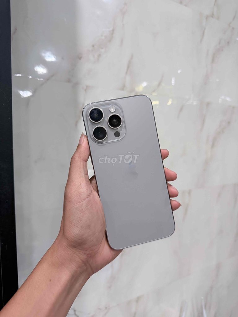 iPhone 15 Pro Max 512GB Titan tự nhiên. Mua bán Điện thoại tại Huyện Châu Đức Bà Rịa - Vũng Tàu được đăng bởi Lê Quang Sáng hình 1