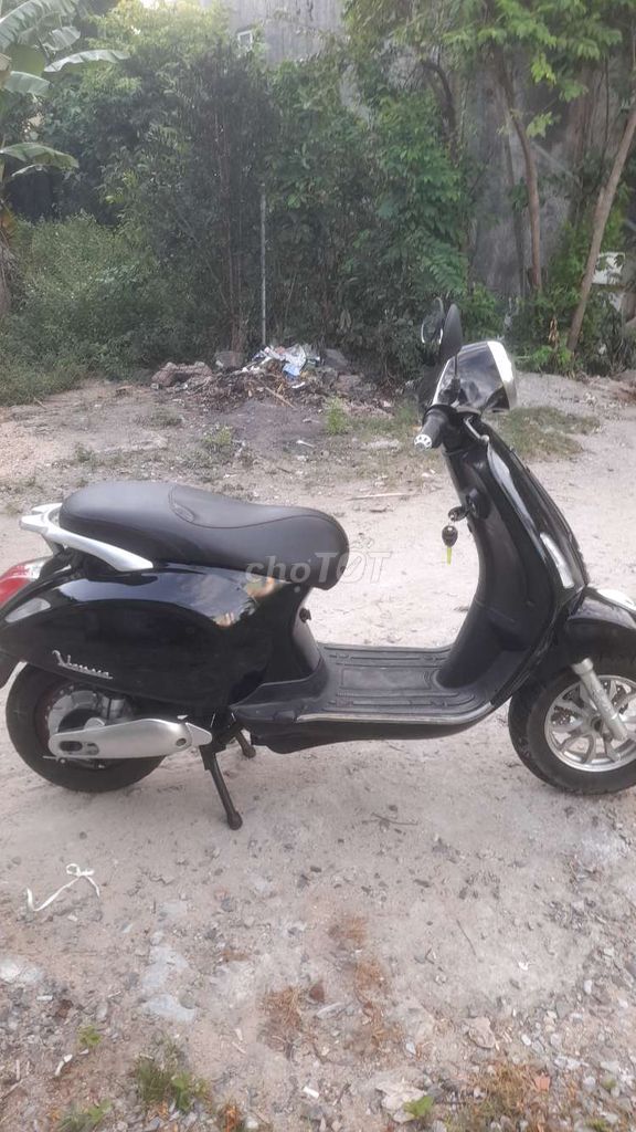 Электроскутер Vespa черный мало б/у новый