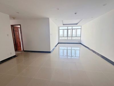 Cho thuê chung cư Giai Việt đường Tạ Quang Bửu 3PN