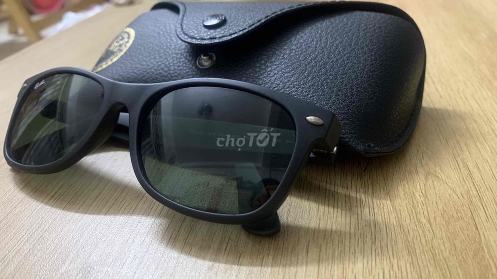 Kính Rayban màu đen