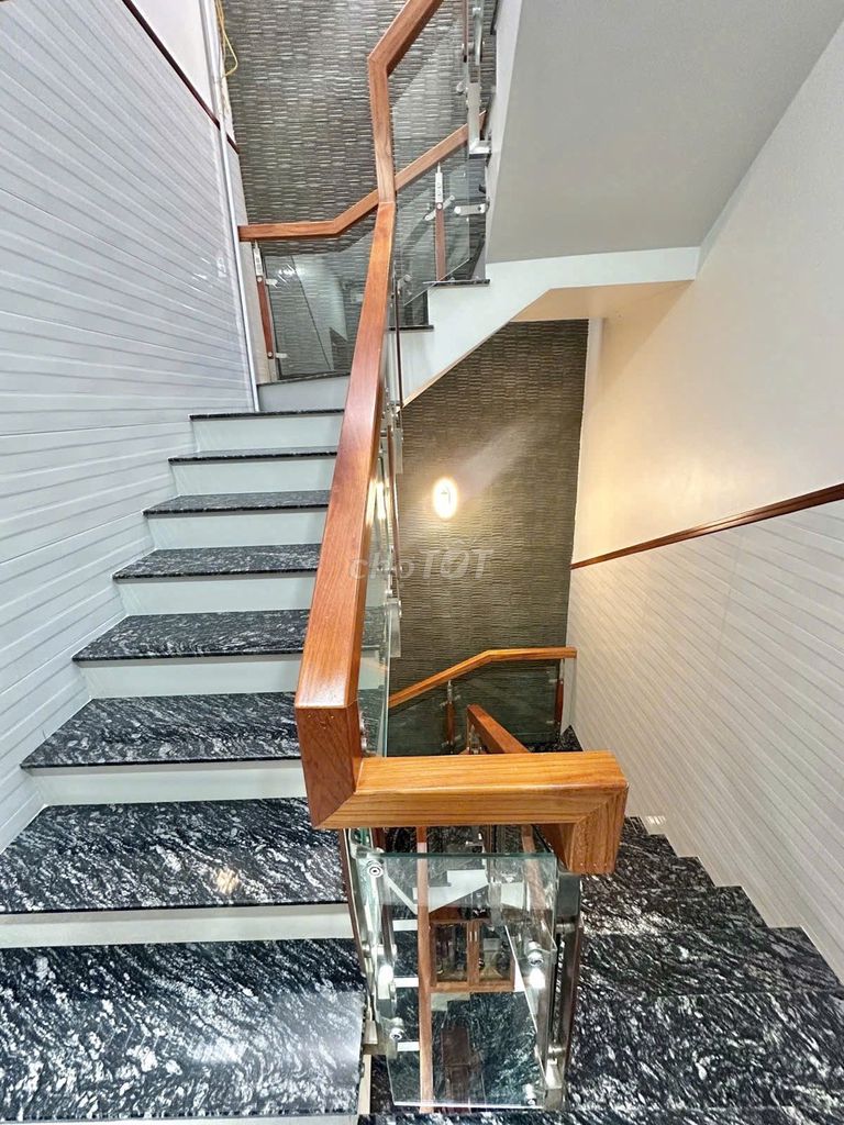 Рядом с парком Gia Dinh - ширина 5М - 75М² - 5 этажей - переулок для авто - Nguyen Van