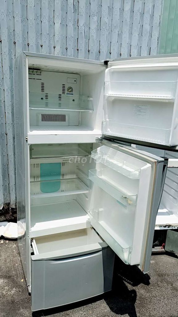 Tủ lạnh Toshiba 3cánh zin êm tốt