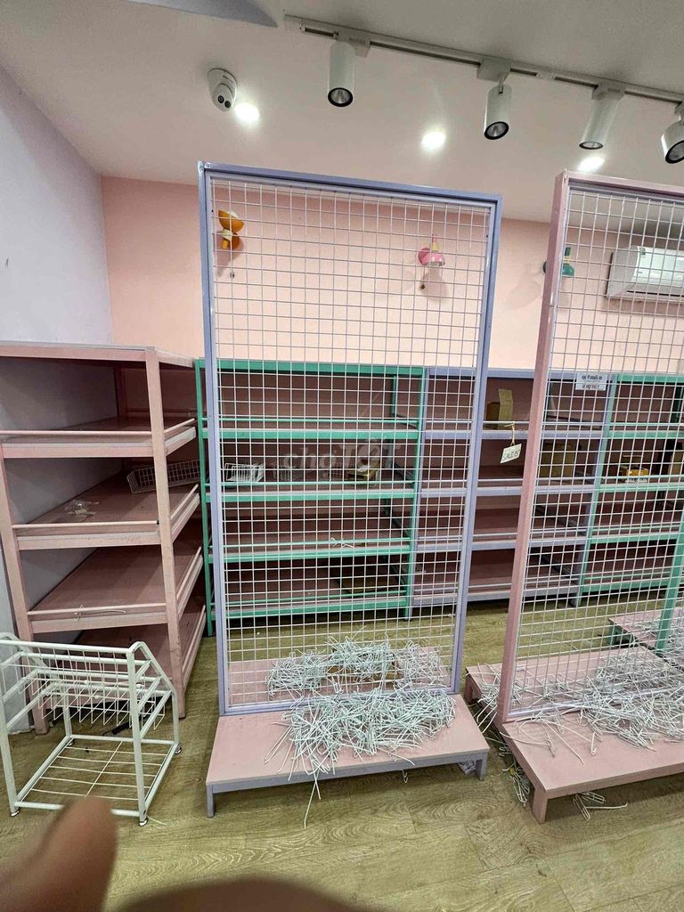 Kệ trưng bày sắt sơn tĩnh điện. Mua bán Tủ, kệ gia đình tại Thành phố Thủ Đức Tp Hồ Chí Minh được đăng bởi 1998 QuynhNhuHoang hình 1