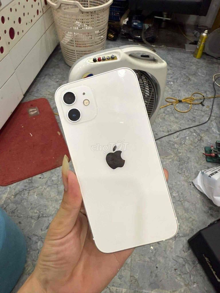 Apple iPhone 12 64GB Trắng VN/A Like New. Mua bán Điện thoại tại Quận Liên Chiểu Đà Nẵng được đăng bởi Trần Phong hình 1