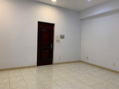 Bán căn hộ  chung cư Ngô Gia Tự, với giá 2tỷ7