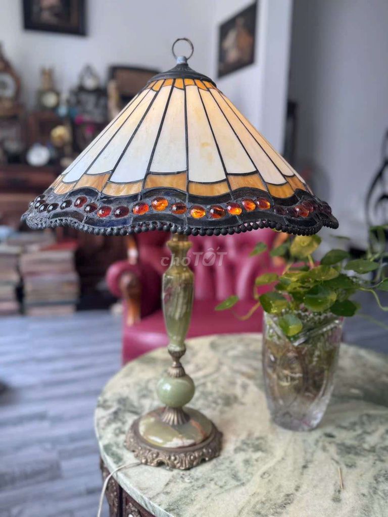 Đèn bàn Tiffany cổ điển. Mua bán Đèn tại Thành phố Biên Hòa Đồng Nai được đăng bởi Đỗ Liên hình 1