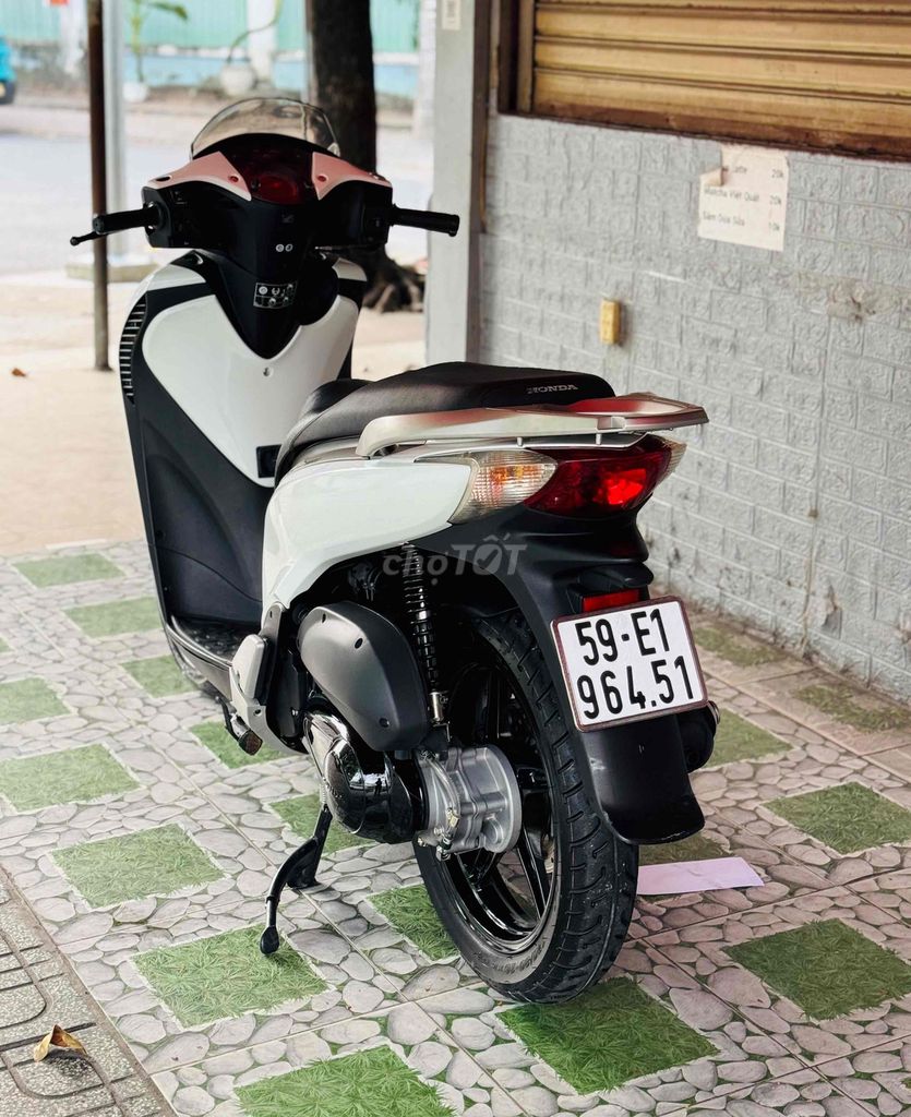 Honda SH 150i Итальянской сборки конец 2009 Бело-черный спортивный