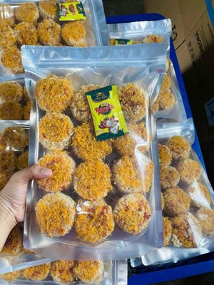 Cơm cháy viên mini tròn siêu chà bông. Mua bán Đồ ăn, thực phẩm và các loại khác tại Quận Tân Bình Tp Hồ Chí Minh được đăng bởi Chubby Pig Coffee Fitness Yoga Aerobics