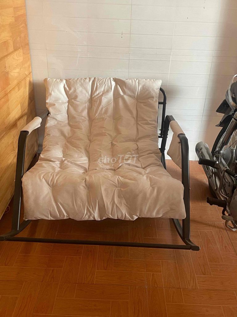 Ghế thư giãn Trắng Mới 99%. Mua bán Bàn ghế tại Thành phố Thủ Dầu Một Bình Dương được đăng bởi Hoa hình 1