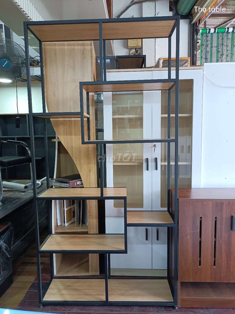 Kệ trưng bày khung sắt MDF 1m x 2m Mới. Mua bán Tủ, kệ gia đình tại Quận Tân Phú Tp Hồ Chí Minh được đăng bởi Nguyễn Đức Thọ hình 1